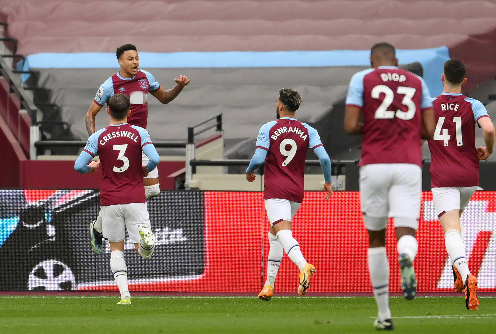 他在奥克拉 他在奥克拉